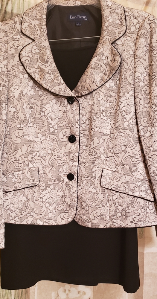 Women's skirt suit